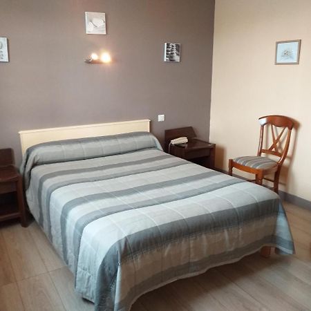 Hotel Le Lion D'Or Salbris Kültér fotó