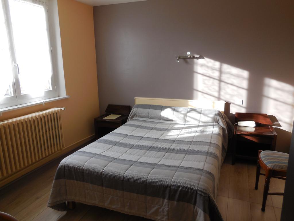 Hotel Le Lion D'Or Salbris Kültér fotó