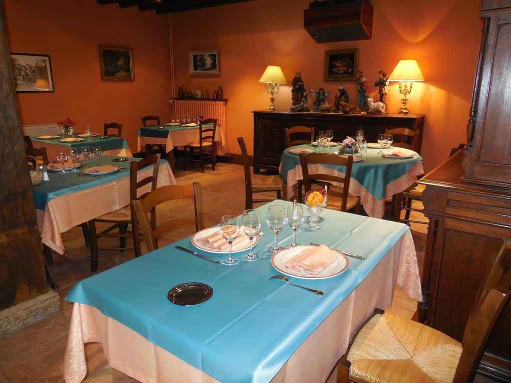 Hotel Le Lion D'Or Salbris Kültér fotó