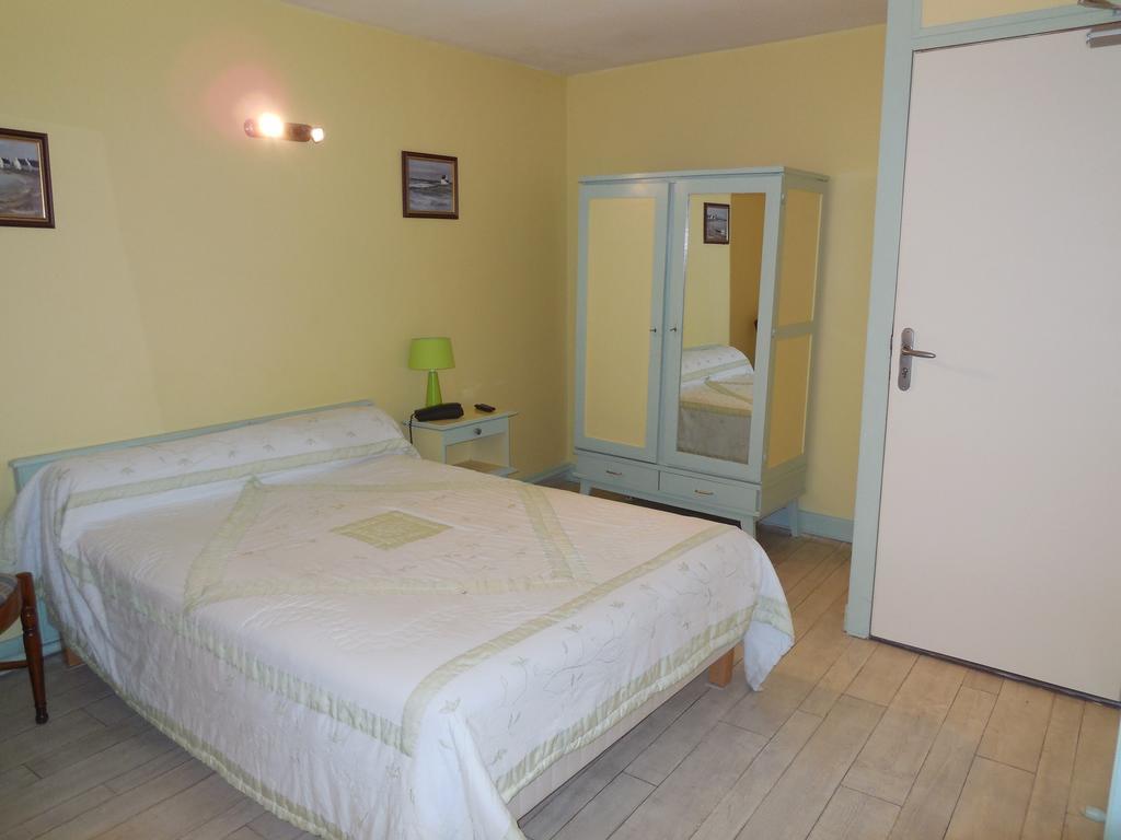 Hotel Le Lion D'Or Salbris Kültér fotó